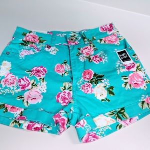 *NEW* Bullhead size 3 HIGH RISE Floral Mom Short
